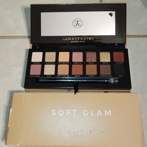New Anastasia Beverly Hills Soft Glam Palette